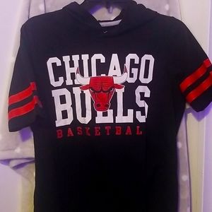 EUC Chicago Bulls Short Sleeve Hooded T-shirt